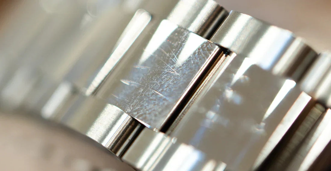 how to remove scratches from watch